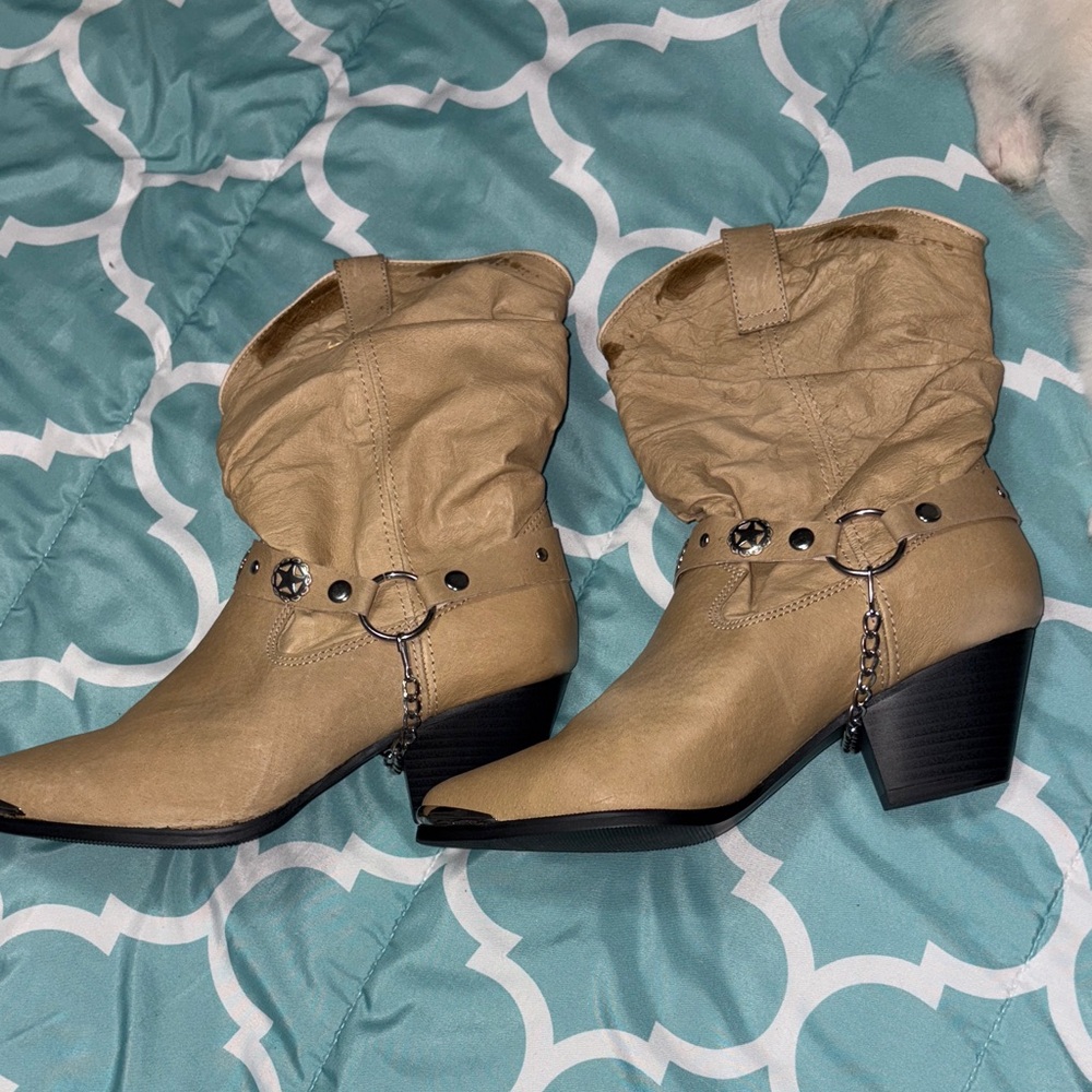 DINGO ANKLE BOOTS NWT
